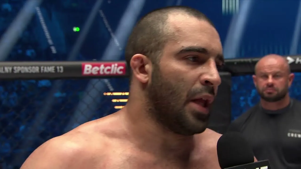 Arab chce się bić z mocnym freak fightowym przeciwnikiem