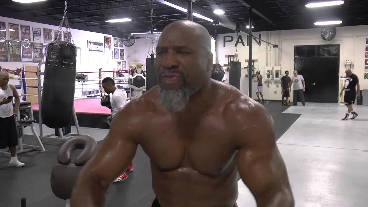 Briggs wraca. Chce walczyć z Wilderem, ale McCall też będzie odpowiedni