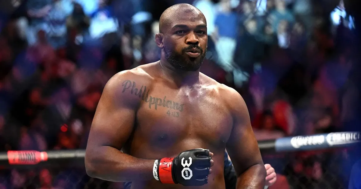Jon Jones o walce Tysona z Paulem: „Mike to stary dziwak”