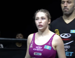 Самая сексуальная боксёрша Казахстана едва не проиграла поздней замене
