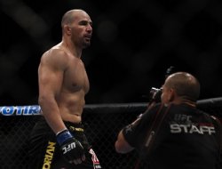 фото - UFC 208: Гловер Тейшейра уверенно и без блеска прошёл Джареда Каннонье