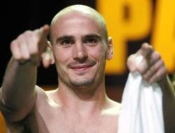 фото - IBF предлагает Келли Павлику элиминатор с Адонисом Стивенсоном
