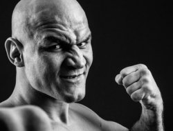 фото - UFC 252. Джуниор дос Сантос раскрыл, чем возьмёт Розенструйка