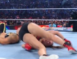 фото - Ронду Роузи задушили в рамках шоу WWE SummerSlam 2023