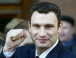 фото - Виталий Кличко прервал подготовку к бою с Томашем Адамеком