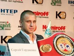 фото - Макс Бурсак успешно защитил интерконти-титул