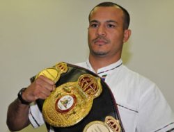 фото - Неомар Серменьо и Оскар Эскандон выявят нового чемпиона WBA
