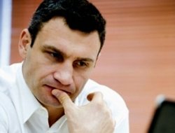 фото - Виталий Кличко опроверг информацию об уходе из бокса
