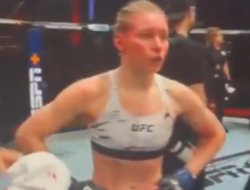 фото - Видео: россиянка Дудакова ударила тренера по лицу после поражения на UFC Fight Night 249