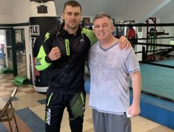 фото - Усик боксирует с тенью, Гвоздик в лагере с Атласом, Деревянченко благодарит казахстанцев — соцсети