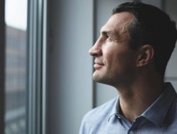 фото - Владимир Кличко катается на вейкборде, Бриггс рядом не замечен — видео