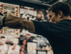 фото - Головкин в начале трудовой недели, Комми пожелал удачи Ломаченко и Лопесу, Бэтмен Чисора против Джокера Усика — соцсети 