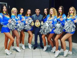 фото - Фармер за грязной работой, Далакян с чирлидершами, Бродницка задирает ноги — соцсети 