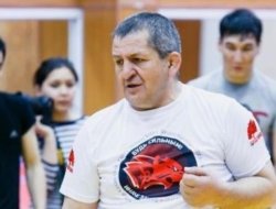 фото - Бой Нурмагомедова и Макгрегора может пройти осенью в США — тренер