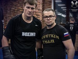 фото - Кирпа о подготовке Поветкина, Гассиев боксирует с тенью под водой, Забит выиграл коня в футбол — соцсети 