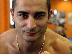 фото - Вахтанг Дарчинян смотрит в сторону Донэйра и Мареса