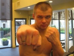 фото - Вячеслав Глазков остановил Дарнелла Уилсона