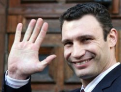 фото - (Видео) Виталий Кличко поздравляет Мохаммеда Али с 70-летием