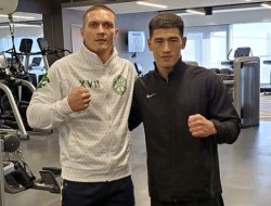 фото - Усик и Бивол в Чикаго, джеб-нож Ковалёва, Спенс отяготился побрякушкой — соцсети 