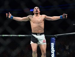 фото - UFC 225: Роберт Уиттакер выжил и победил в войне с Йоэлем Ромеро