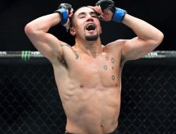 фото - Слух: бой Роберта Уиттакера и Исраэля Адесанья возглавит UFC 243