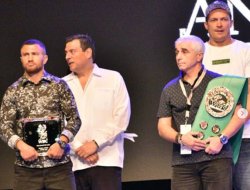 фото - Бетербиев о Гвоздике, Усик и Ломаченко получили награды от WBC, Ковалёв на дне рождения — соцсети