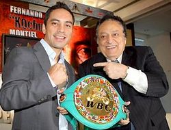 фото - Фото: Монтиэлю вручили пояс чемпиона WBC