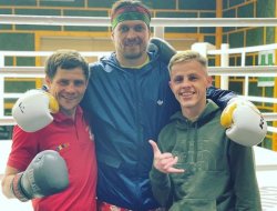 фото - Беринчик на тренировке с Усиком, топ-10 самых больших апсетов DAZN, реальность Дэйны Уайта — соцсети 