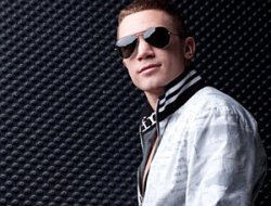 (Видео) Тарас Шелестюк поздравляет читателей vRINGe.com фото - (Видео) Тарас Шелестюк поздравляет читателей vRINGe.com