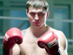 фото - Дмитрий Сартисон выбыл; Стас Каштанов поспорит за титул с Кароем Балжаи