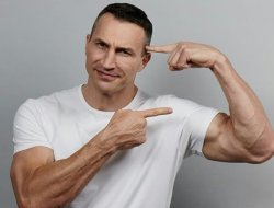 фото - Кличко показал бицуху, Беринчик в бане с отцом, Выхрист опубликовал стихотворение о себе — соцсети 
