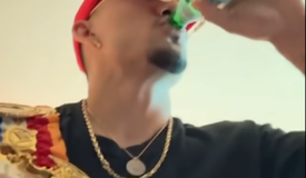 Хочу держать тебя за руку, как это делает Кроуфорд. Лопес обратился к Аль аш-Шейху Хочу держать тебя за руку, как это делает Кроуфорд. Лопес обратился к Аль аш-Шейху