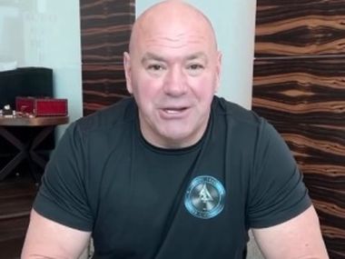 Два бойца уволены из UFC - фото