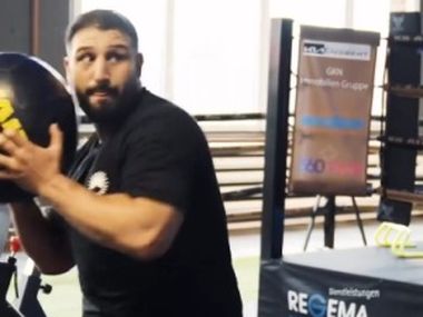 Гассиев отказался от боя с Кабайелом - фото