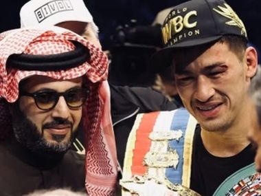 Трилогия Бивола и Бетербиева переносится на 2026 год, пройдёт в РФ - фото