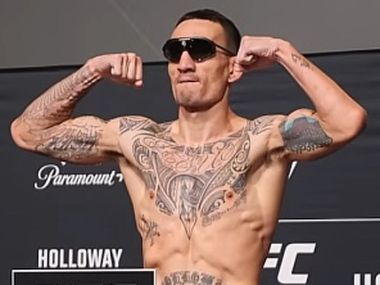 Взвешивание UFC 326: Холлоуэй-Оливейра 2. Сорван один бой, хедлайнеры в лимите - фото