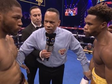 Хэйни отобрал пояс у Нормана - фото