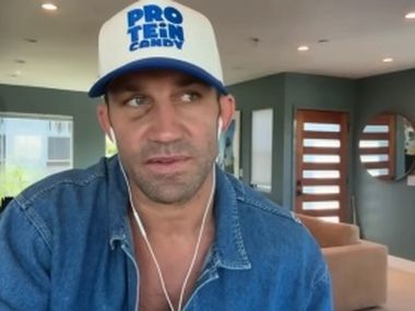 Экс-чемпион UFC объявил о завершении карьеры Экс-чемпион UFC объявил о завершении карьеры - фото