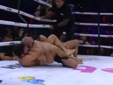 Царукян задушил Мокаева: видео - фото