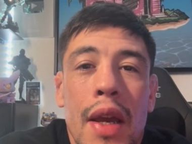 «Это был очень странный бой». Экс-чемпион UFC не согласен с решением рефери - фото