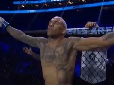 Оливейра не оставил шансов Холлоуэю в реванше - фото