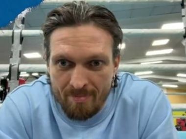 Усик назвал Стивенсона лучшим их лучших. Реакция Шакура - фото