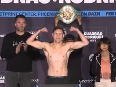 Экс-чемпион мира завершил карьеру после избиения в Японии - фото