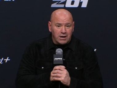 Уайта попросили подтвердить переговоры с Усиком. Ответ Дэйны - фото