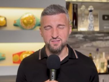 Переиграл в моменте с первым нокдауном? Фроч о поединке Усик – Дюбуа 2 - фото