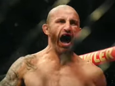 Волкановски побил Лопеса и вернул титул UFC Волкановски побил Лопеса и вернул титул UFC - фото