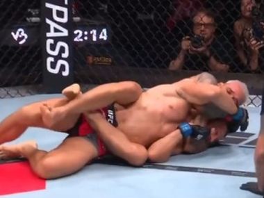 Оливейра задавил Гамрота в главном бою UFC Rio Оливейра задавил Гамрота в главном бою UFC Rio - фото