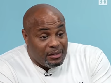 UFC могли вернуть Нурмагомедова, дело было не в деньгах — рассуждают Кормье и Соннен - фото