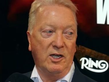 Всё из-за Усика? Итаума всё ещё без соперника — новый опыт Уоррена - фото