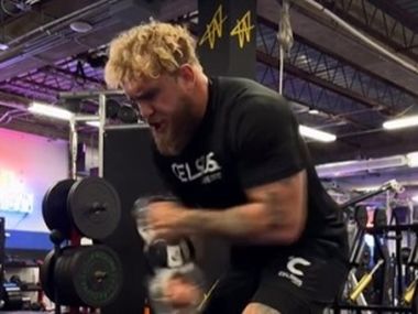 «Тебя уже унизили в боксе». Реакция Пола на отказ Нганну - фото